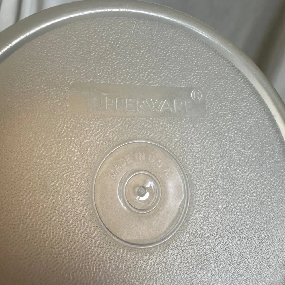 Vintage‎ Tupperware Wonderlier Bowl Almond Lid Tab Seal USA Made
